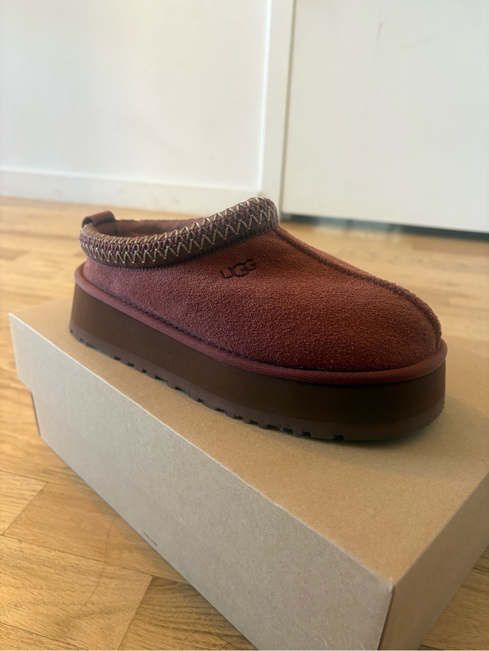 UGG Kids Slip-On Clog in Chestnut